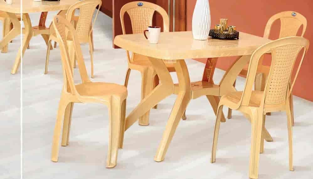 SHAHENSHAH KROSS Rectangular Dining Table